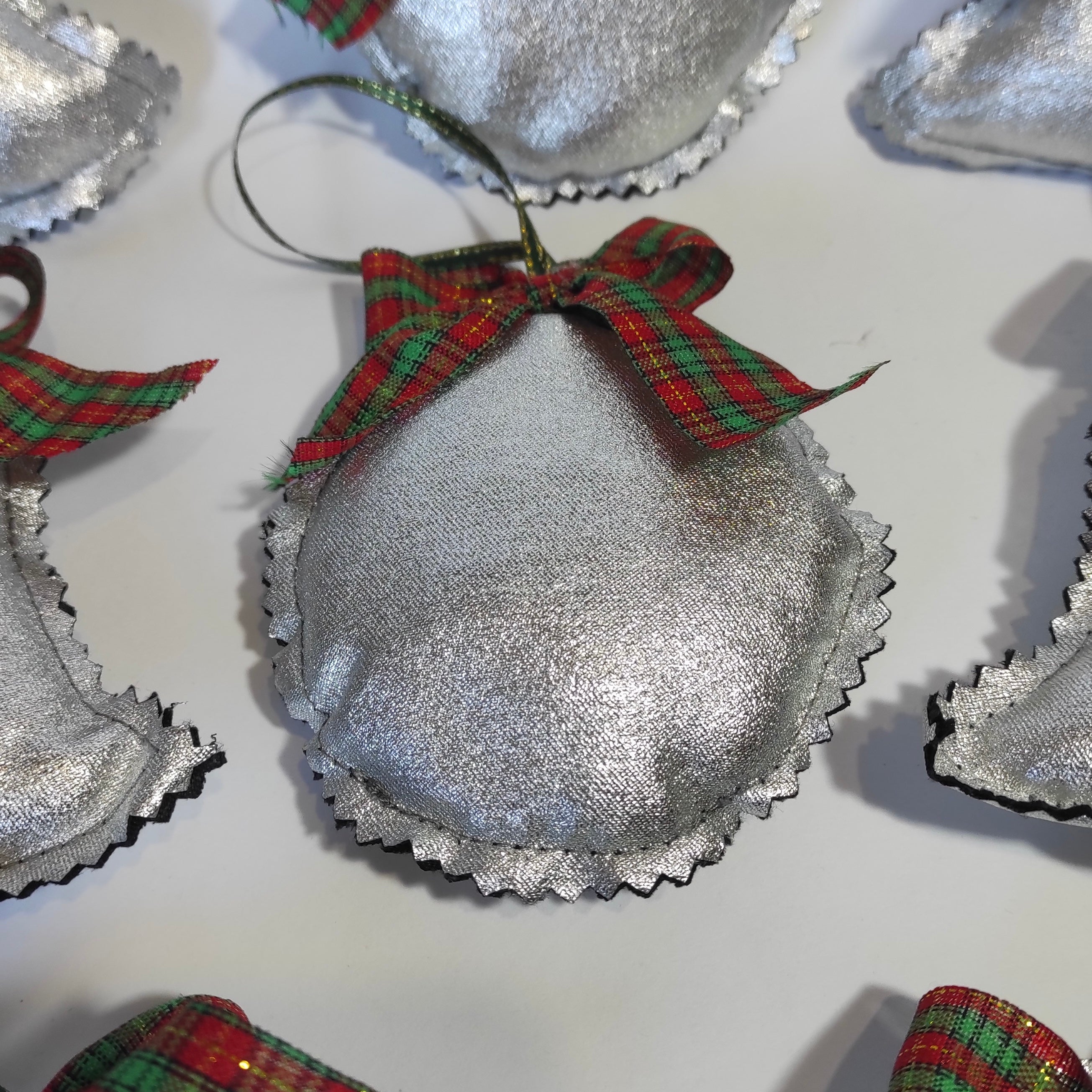 Adorno Navideño textil metalizado