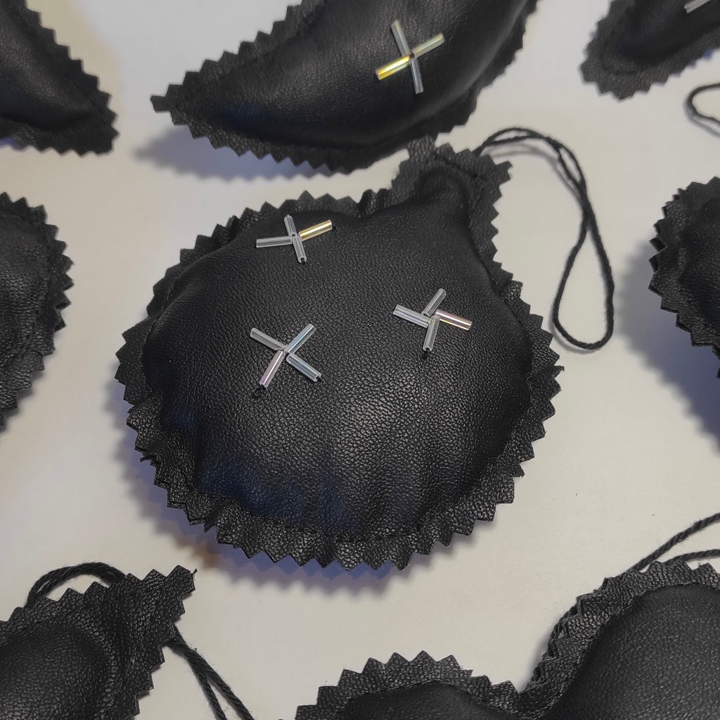 Adorno navideño ecocuero negro