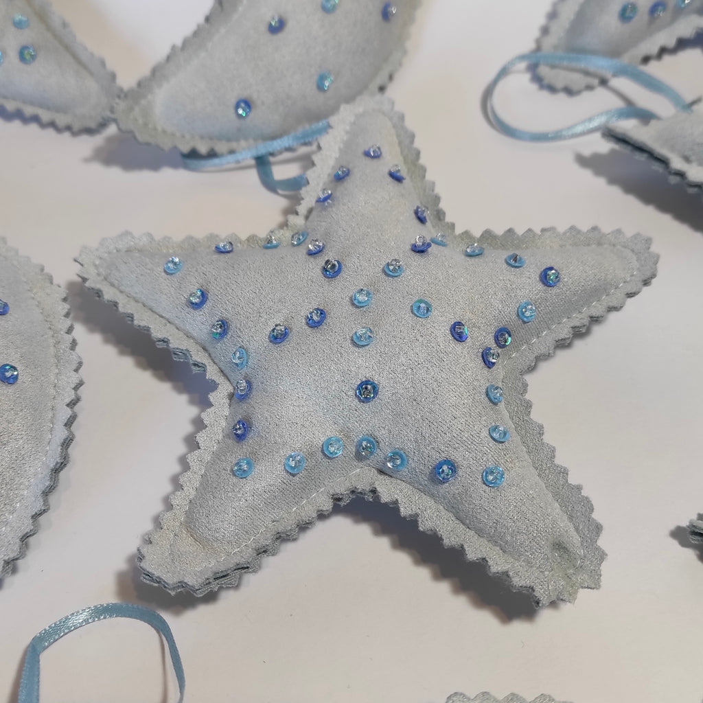 Adorno Navideño gamuzado celeste