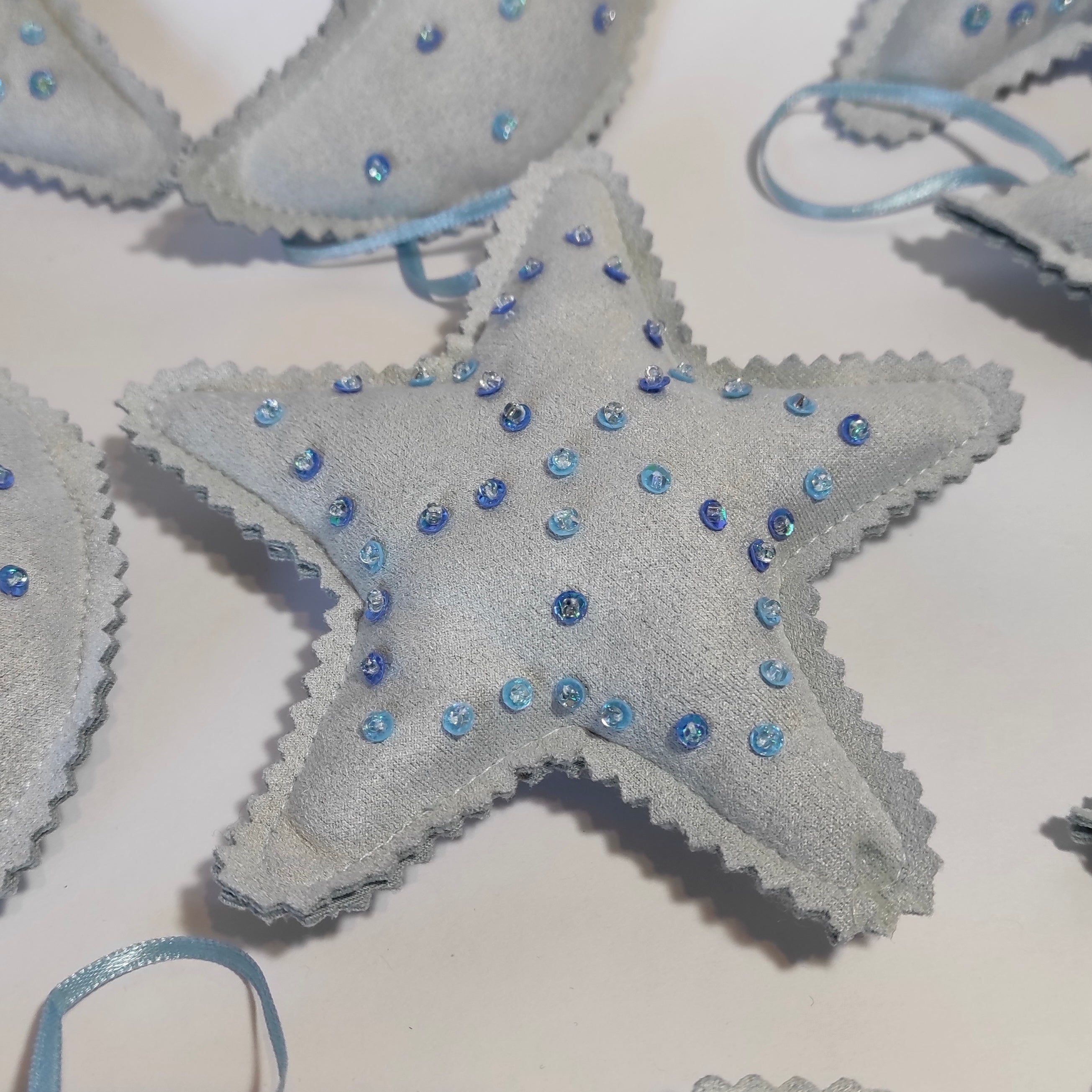 Adorno Navideño gamuzado celeste