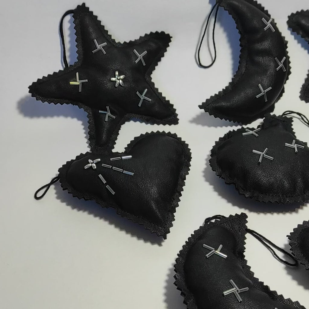 Adorno navideño ecocuero negro